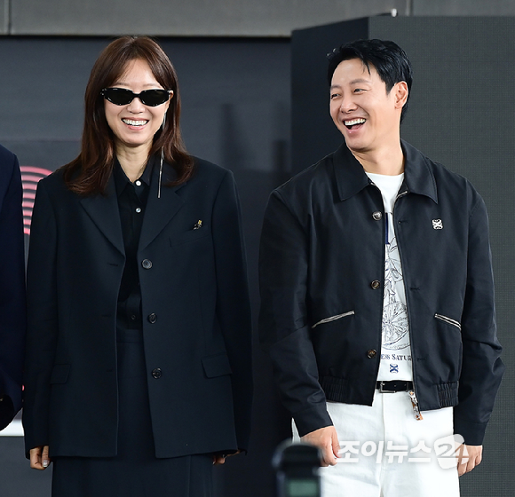 배우 공효진과 김동욱이 19일 오전 부산광역시 해운대구 우동 영화의 전당에서 열린 제30회 부산국제영화제(BIFF) '윗집 사람들' 오픈토크 행사에 참석하고 있다. [사진=정소희 기자]