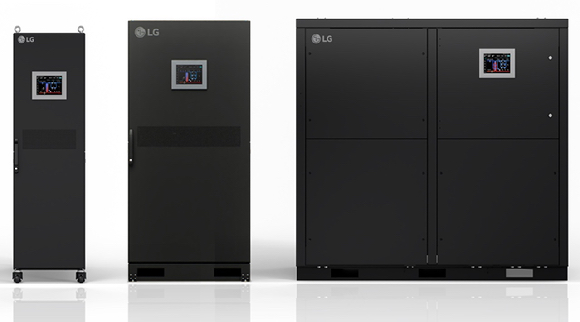 LG전자의 액체냉각 솔루션 CDU(Coolant Distribution Unit) 라인업. (좌측부터) 600㎾, 1㎿, 2.5㎿ 제품. [사진=LG전자]