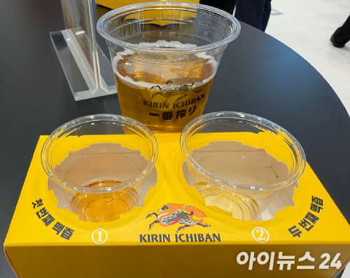 하이트진로 임원들이 국내 생산 기린 이찌방시보리 맥주 출시를 기념하고 있다. [사진=설래온 기자 ]
