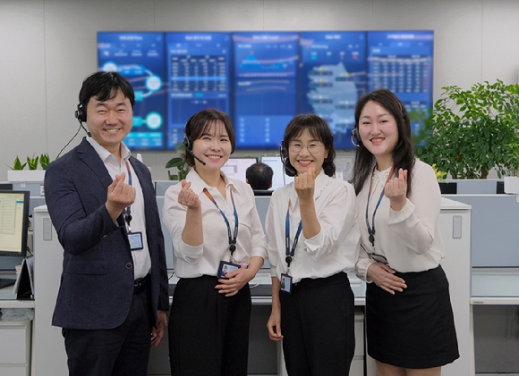 삼성전자서비스 임직원들의 2025 KSQI 콜센터 부문 수상 기념 촬영. [사진=삼성전자서비스]