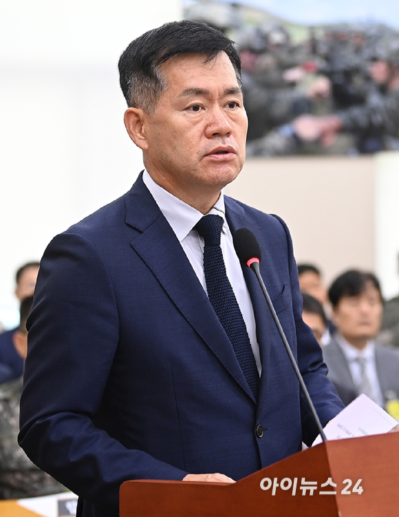 석종건 방위사업청장이 25일 오후 서울 여의도 국회에서 열린 국방위원회 전체회의에서 2024회계연도 결산 관련 제안 설명을 하고 있다. [사진=곽영래 기자]