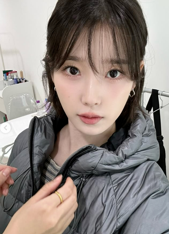 '30대' 아이유, 귀여운 패딩룩...대학생이라 해도 믿겠네