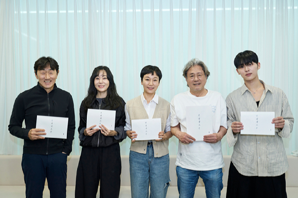 최민식, 최현욱, 허준호, 김윤진, 진경이 넷플릭스 시리즈 '맨 끝줄 소년'에 출연한다. [사진=넷플릭스]