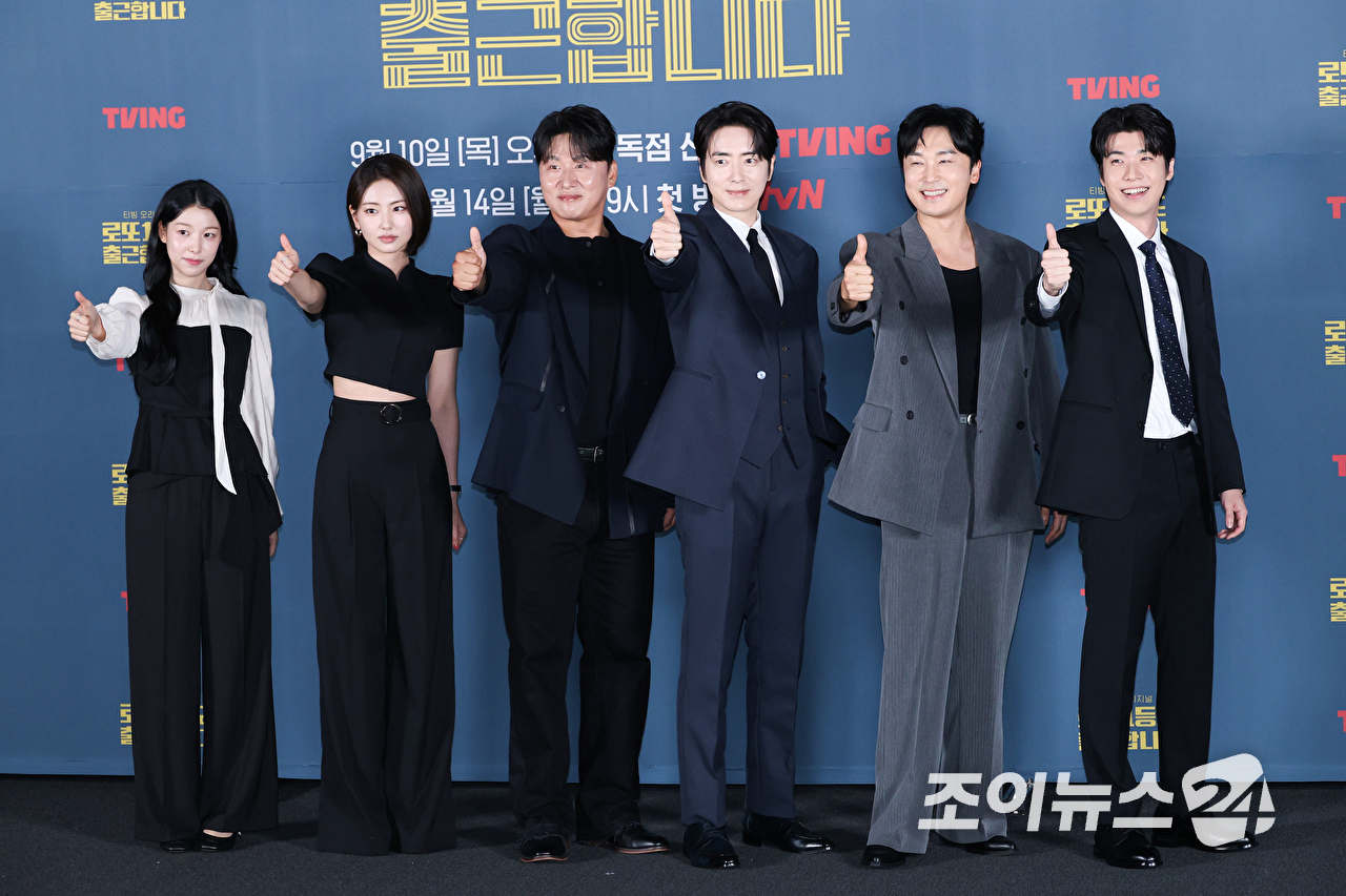 배우 백예인, 하율리, 오대환, 이준혁, 윤영빈 감독, 배우 서현우, 홍진기가 8일 오전 서울 용산구 CGV 용산아이파크몰점에서 진행된 티빙 오리지널 '로또 1등도 출근합니다' 제작발표회에 참석해 포즈를 취하고 있다. [사진=문수지 기자]