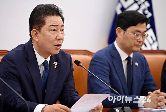 김병기 더불어민주당 대표 직무대행 겸 원내대표가 22일 오전 서울 여의도 국회에서 열린 원내대책회의에 참석해 모두 발언을 하고 있다. [사진=곽영래 기자]