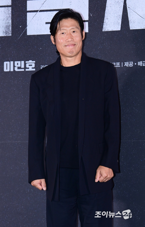 배우 유해진이 8일 오후 서울 강남구 삼성동 메가박스 코엑스점에서 진행된 영화 '암살자(들)'(감독 허진호) 언론시사회에 참석하고 있다. [사진=정소희 기자]