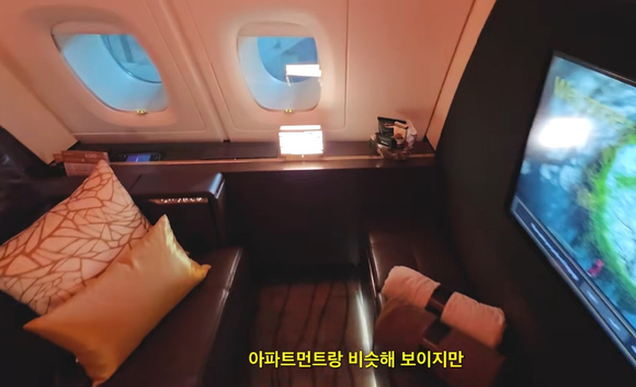 에티하드 항공 일등석에서 도둑을 맞은 사연이 전해졌다. [사진=유튜브 '또 떠나는 남자' 캡쳐]