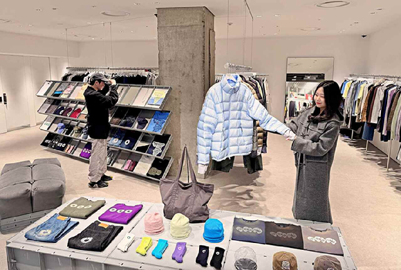 유통업계는 수험표를 지참한 수능 수험생을 위한 다양한 프로모션을 진행한다. [사진=연합뉴스]