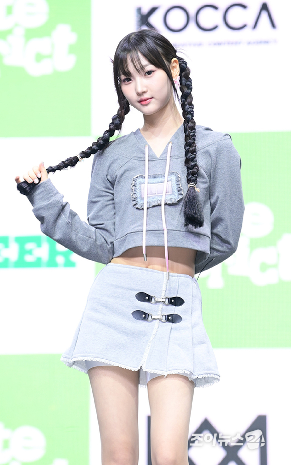그룹 유스피어 시안이 17일 오후 서울 영등포구 명화라이브홀에서 열린 USPEER (유스피어) 첫 번째 미니앨범 'BITE DISTRICT'(바이트 디스트릭트) 미디어 쇼케이스에 참석하고 있다. [사진=정소희 기자]