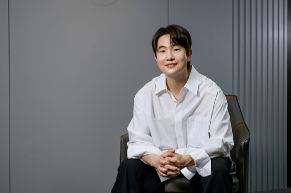 '하트페어링' 박철환 PD가 라운드 인터뷰를 진행했다. [사진=채널A ]