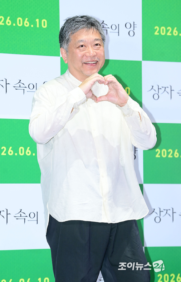 일본 영화감독 고레에다 히로카즈가 4일 오후 서울 강남구 삼성동 메가박스 코엑스에서 열린 영화 '상자 속의 양'(감독 고레에다 히로카즈) 내한 기자간담회에 참석하고 있다. [사진=정소희 기자]