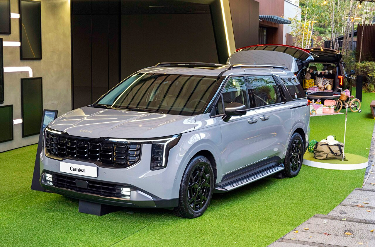 기아가 이달 출시 예정인 &lsquo;더 뉴 카니발&rsquo;의 주요 사양과 가격을 공개하고 8일(수)부터 사전계약을 시작한다. 사진은 공개된 더 뉴 카니발 외관. [사진=기아]