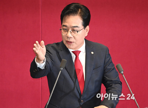 송언석 국민의힘 원내대표가 10일 서울 여의도 국회 본회의에서 교섭단체 대표 연설을 하고 있다. [사진=곽영래 기자]