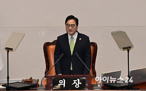 우원식 국회의장이 서울 여의도 국회에서 열린 제432회국회(임시회) 제1차 본회의 개회식에서 개회사를 하고 있다. [사진=곽영래 기자]