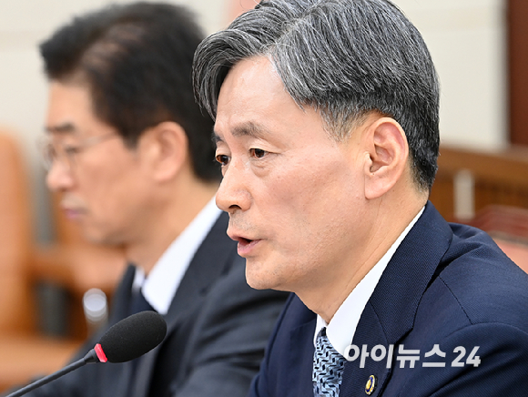 조지호 경찰청장이 지난해 12월 5일 오전 서울 여의도 국회에서 열린 비상계엄 관련 행정안전위원회 전체회의에 출석해 의원 질의에 답하고 있다. 2024. 12. 5. [사진=곽영래 기자]