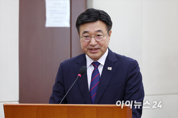 윤호중 행정안전부 장관 후보자가 18일 서울 여의도 국회에서 열린 국회 행정안전위원회 윤호중 행정안전부 장관 후보자 인사청문회에서 모두발언을 하고 있다. [사진=곽영래 기자]
