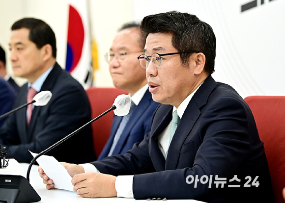 유의동 국민의힘 의원이 8일 오전 서울 여의도 국회에서 열린 대선공작게이트 진상조사단 임명장 수여식 및 제1차 회의에서 발언하고 있다. [사진=곽영래 기자]