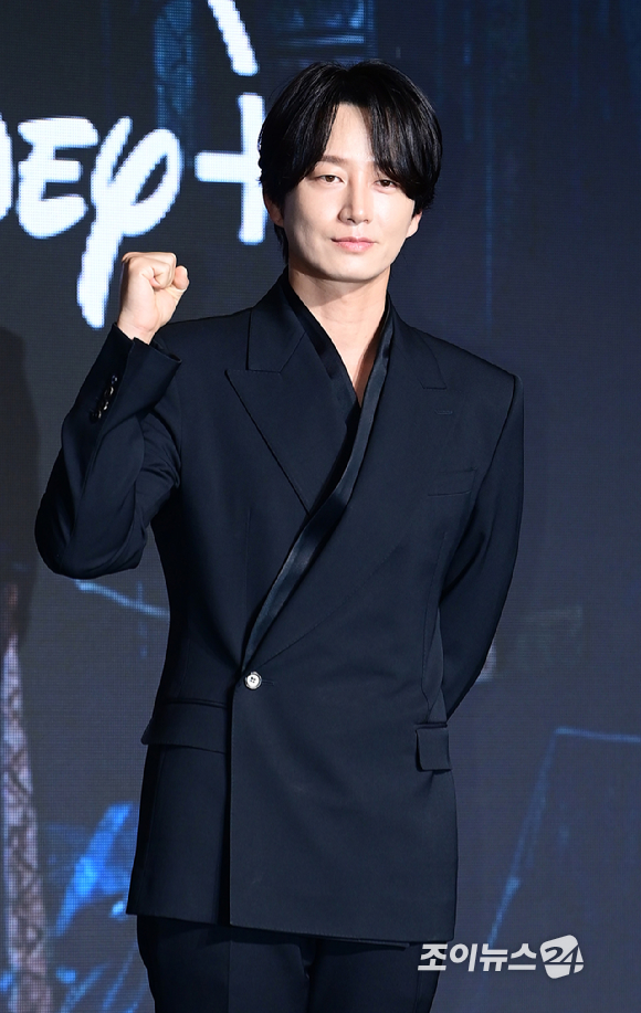 배우 이현욱이 27일 서울 영등포구 여의도동 콘래드 서울 호텔에서 열린 디즈니+ 오리지널 시리즈 '골드랜드' 제작발표회에 참석하고 있다. [사진=정소희 기자]