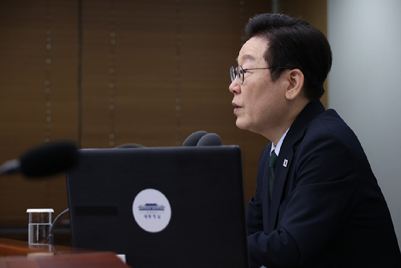 재명 대통령이 13일 용산 대통령실에서 열린 수석보좌관회의에서 발언하고 있다. 2025.10.13 [사진=연합뉴스]