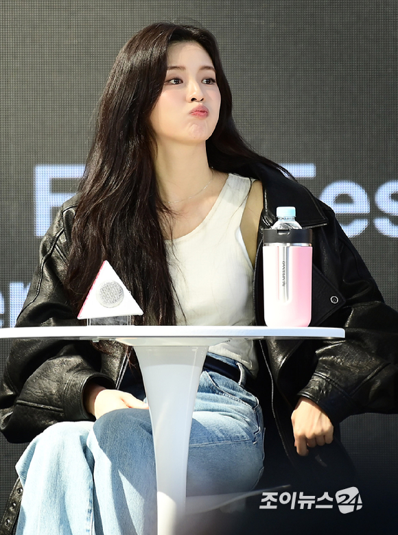배우 이선빈이 9일 부산 해운대구 영화의전당에서 열린 제31회 부산국제영화제 '수능, 출제의 비밀' 오픈토크에 참석하고 있다. [사진=정소희 기자]
