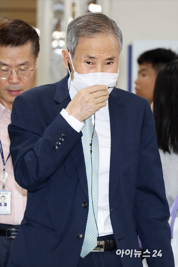 이응근 삼부토건 전 대표가 14일 오전 서울 서초구 서울중앙지방법원에서 열린 '주가 조작 혐의' 공판에 출석하고 있다. [사진=사진공동취재단 ]