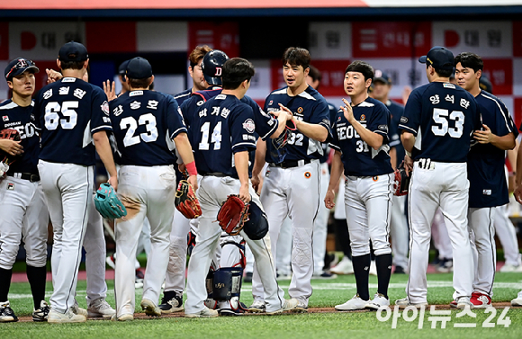 두산은 24일 서울 고척스카이돔에서 열린 ‘2023 신한은행 SOL KBO리그’ 키움과의 경기에서 8-6으로 승리하며 스윕을 달성했다.  [사진=곽영래 기자]