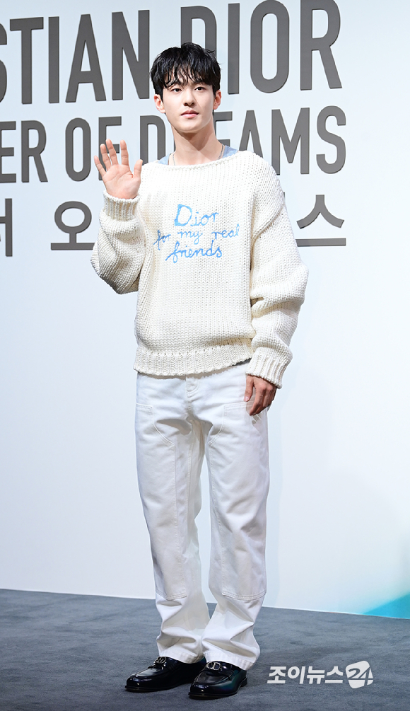 쇼트트랙선수 장성우가 18일 오후 서울 동대문구 DDP 아트홀에서 진행된 디올 'DESIGNER OF DREAMS' 전시회 개최 기념 포토월 행사에 참석하고 있다. [사진=정소희 기자]