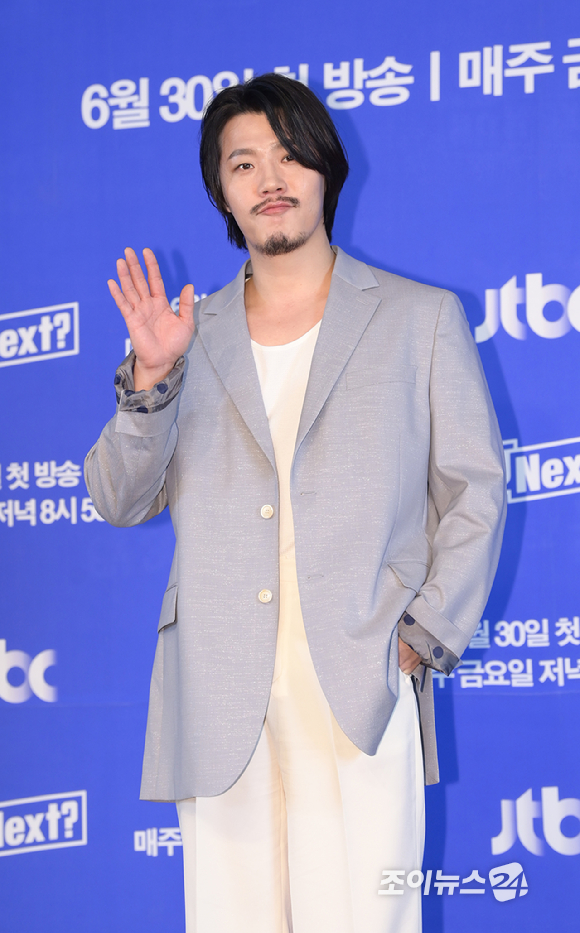 가수 이현이 30일 오전 서울 마포구 상암동 스탠포드호텔에서 열린 JTBC 서바이벌 프로그램 '알유넥스트(R U Next?)' 제작발표회에 참석하고 있다. [사진=정소희 기자]