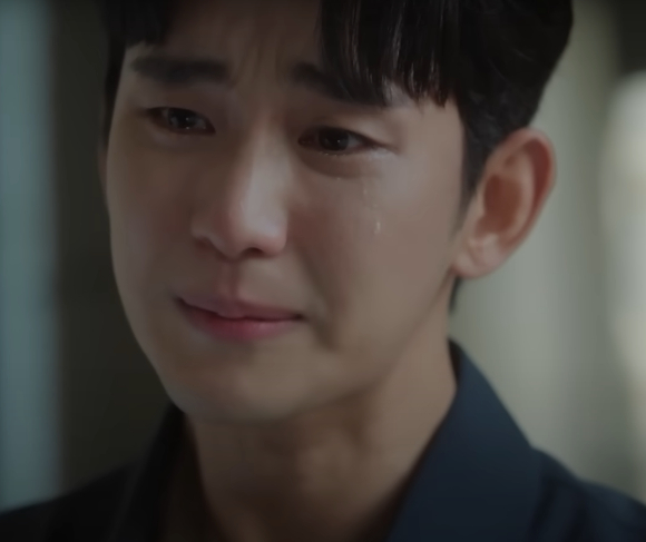 배우 김수현이 지난달 31일 오후 서울 마포구 상암동 스탠포드호텔 서울에서 기자회견을 하고 있다. [사진=곽영래 기자]