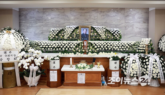 10일 오후 서울 서초구 반포동 가톨릭대학교 서울성모병원장례식장 31호실에 '뽀빠이' 故 이상용의 빈소가 마련됐다. [사진=사진공동취재단]
