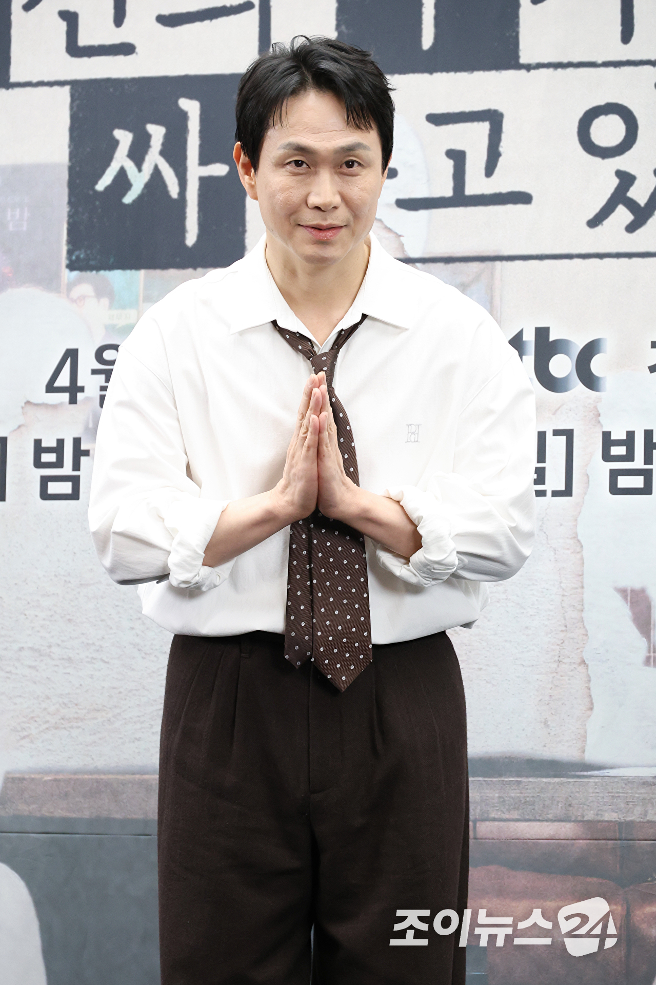 배우 오정세가 17일 오후 서울 마포구 상암동 스탠포드 호텔에서 열린 JTBC 새 토일드라마 '모두가 자신의 무가치함과 싸우고 있다' 제작발표회에 참석해 포즈를 취하고 있다. [사진=문수지 기자]