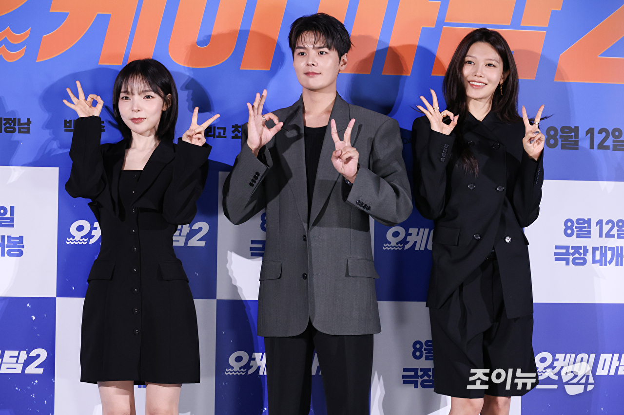 배우 박진주, 려운, 최수영이 13일 오전 서울 용산구 CGV 용산아이파크몰점에서 진행된 영화 '오케이 마담2'(감독 이철하) 제작보고회에 참석해 포즈를 취하고 있다. [사진=문수지 기자]