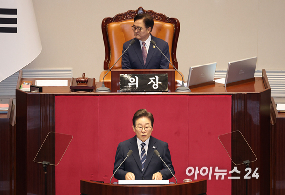 이재명 대통령이 26일 오전 서울 여의도 국회에서 열린 제426회국회(임시회) 제2차 본회의에서 2025년도 제2회 추가경정예산안에 대한 정부의 시정연설을 하고 있다. [사진=국회사진기자단]