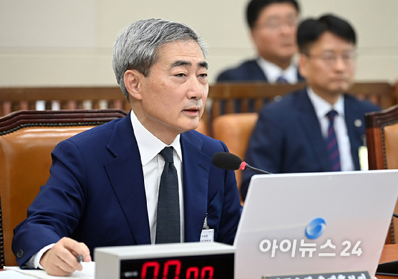 신현송 한국은행 총재 후보자가 15일 서울 여의도 국회 재정경제기획위원회에서 열린 인사청문회에서 질의에 답변하고 있다. [사진=곽영래 기자]