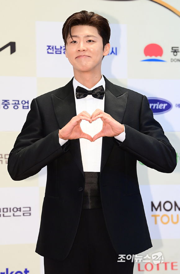 가수 박지현이 21일 오후 서울 마포구 상암동 중소기업중앙회 DMC타워에서 열린 '2026 방송광고페스티벌'에 참석해 포토타임을 갖고 있다. [사진=정소희 기자]