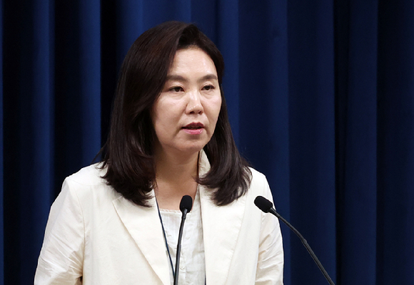 강유정 대통령실 대변인이 24일 용산 대통령실에서 국무회의 관련 브리핑을 하고 있다. 2025.6.24 [사진=연합뉴스]