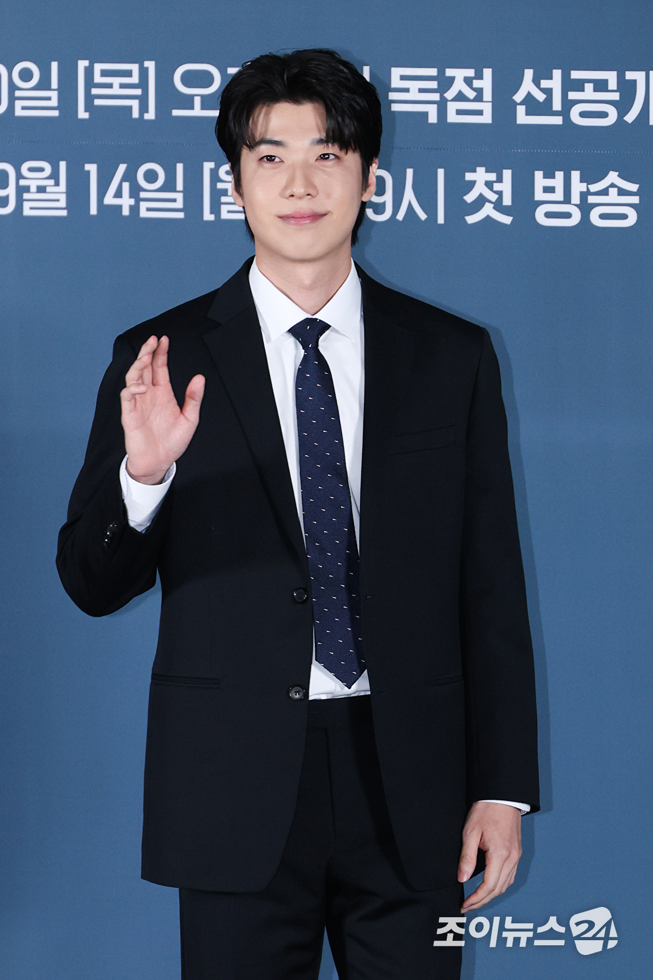 배우 홍진기가 8일 오전 서울 용산구 CGV 용산아이파크몰점에서 진행된 티빙 오리지널 '로또 1등도 출근합니다' 제작발표회에 참석해 포즈를 취하고 있다. [사진=문수지 기자]
