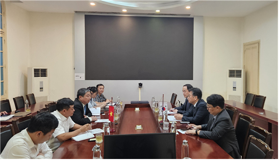 KIGAM-VDGM 기관 관계자들이 협력 방안을 논의하고 있다. [사진=지질자원연]