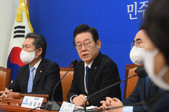 이재명 더불어민주당 대표가 23일 서울 여의도 국회에서 열린 최고위원회의에서 발언을 하고 있다. (공동취재사진) [사진=뉴시스]