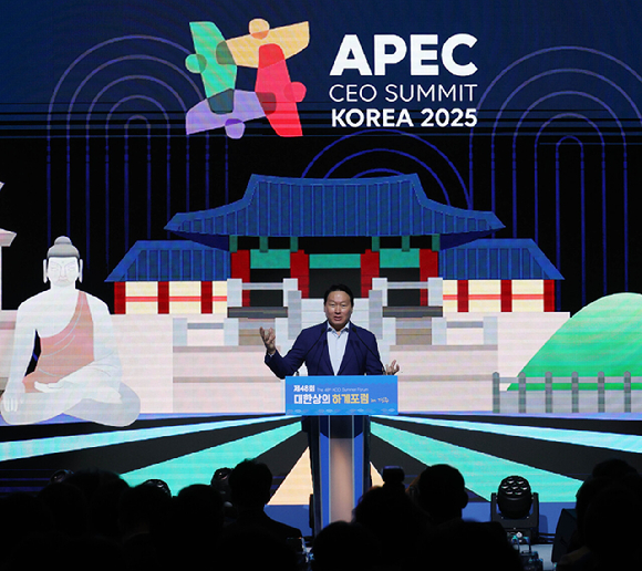 최태원 대한상의 회장이 16일 경주에서 열린 제48회 대한상의 하계포럼 개막식에서 개회사를 하고 있다. [사진=대한상공회의소]