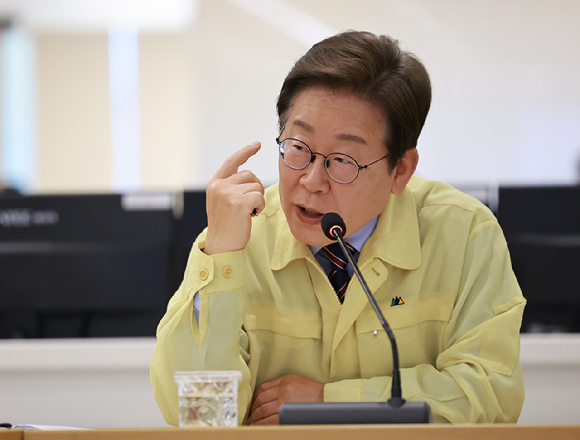 이재명 대통령이 12일 서울 서초구 한강홍수통제소에서 수해(장마) 대비 현장 점검 회의를 주재하고 있다. 2025.6.12 [사진=연합뉴스]