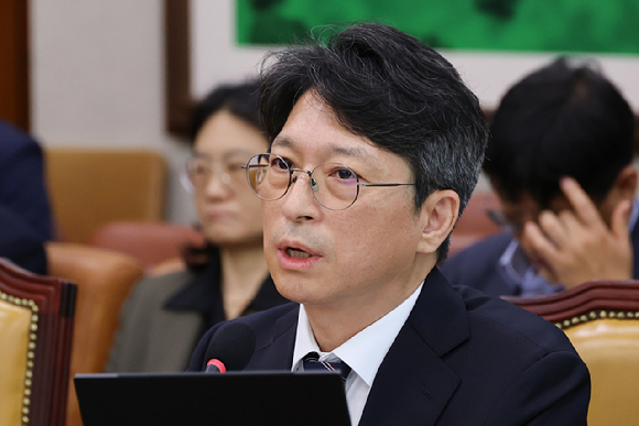 홍지선 국토교통부 장관 후보자가 16일 국회에서 열린 인사청문회에서 위원 질의에 답하고 있다. [사진=연합뉴스]