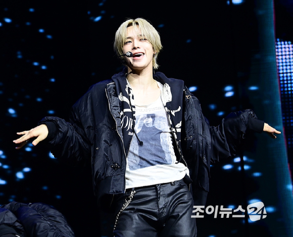 그룹 앤팀 케이가 28일 오후 서울 용산구 한남동 블루스퀘어에서 열린 &TEAM(앤팀) 한국 데뷔 앨범 미니 1집 'Back to Life'(백 투 라이프)발매 기념 쇼케이스에 참석해 멋진 무대를 선보이고 있다. [사진=정소희 기자]