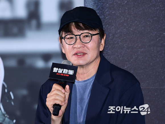 영화감독 허진호가 8일 오후 서울 강남구 삼성동 메가박스 코엑스점에서 진행된 영화 '암살자(들)'(감독 허진호) 언론시사회에 참석하고 있다. [사진=정소희 기자]
