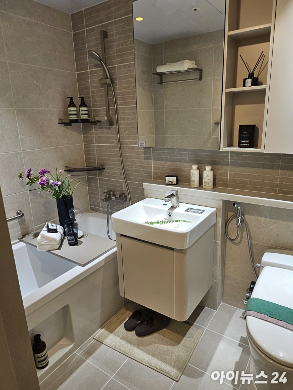 '왕길역 로열파크씨티 푸르지오'의 모형도. [사진=안다솜 기자]