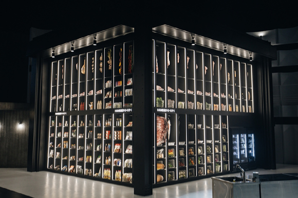 특수 제작한 흑백요리사2 초대형 팬트리장. [사진=한샘]