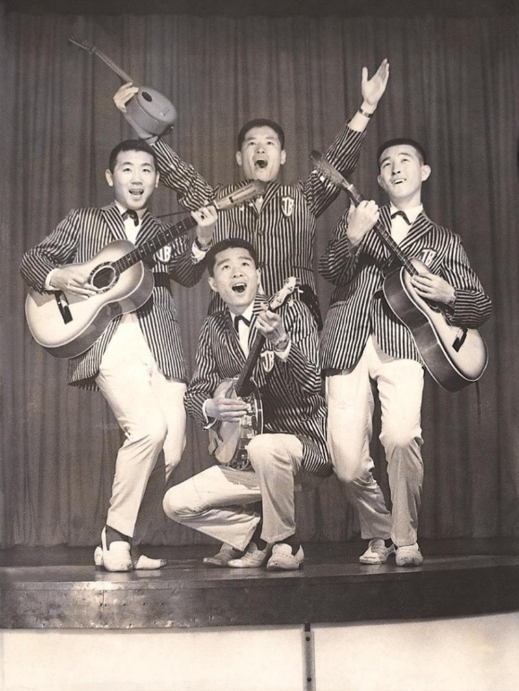 쟈니브라더스좌로부터 시계 방향으로 김준, 김현진, 양영일, 진성만(가운데). [사진=연합뉴스/박성서 대중음악평론가 제공]