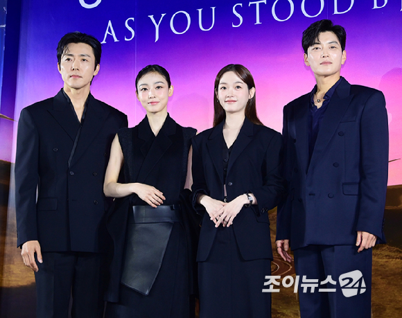 (왼쪽부터)이무생-전소니-이정림 감독-이유미-장승조가 5일 오전 서울 용산구 CGV용산아이파크몰에서 열린 넷플릭스 시리즈 '당신이 죽였다' 제작발표회에 참석하고 있다. [사진=정소희 기자]