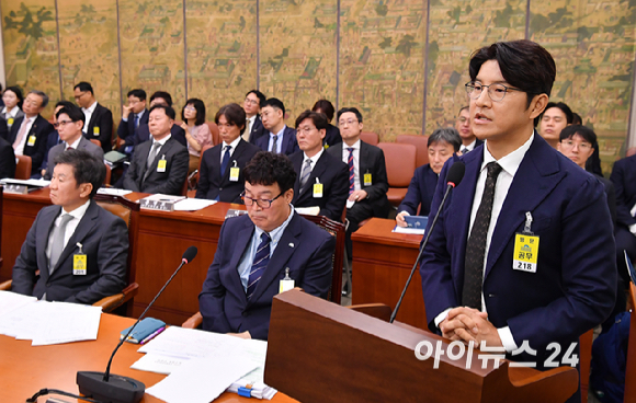 박주호 전 전력강화위원이 24일 서울 여의도 국회에서 열린 문화체육관광위원회의 대한축구협회 등에 대한 현안질의에서 의원 질의에 답하고 있다. [사진=곽영래 기자]