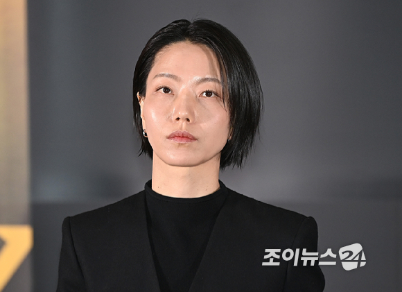 배우 정영주, 김신록, 한소희, 전종서, 김성철, 이재균, 유아가 8일 오후 서울 송파구 신천동&nbsp;롯데시네마 월드타워점에서 열린 영화 '프로젝트 Y' 언론시사회에서 포토타임을 갖고 있다. [사진=곽영래 기자]